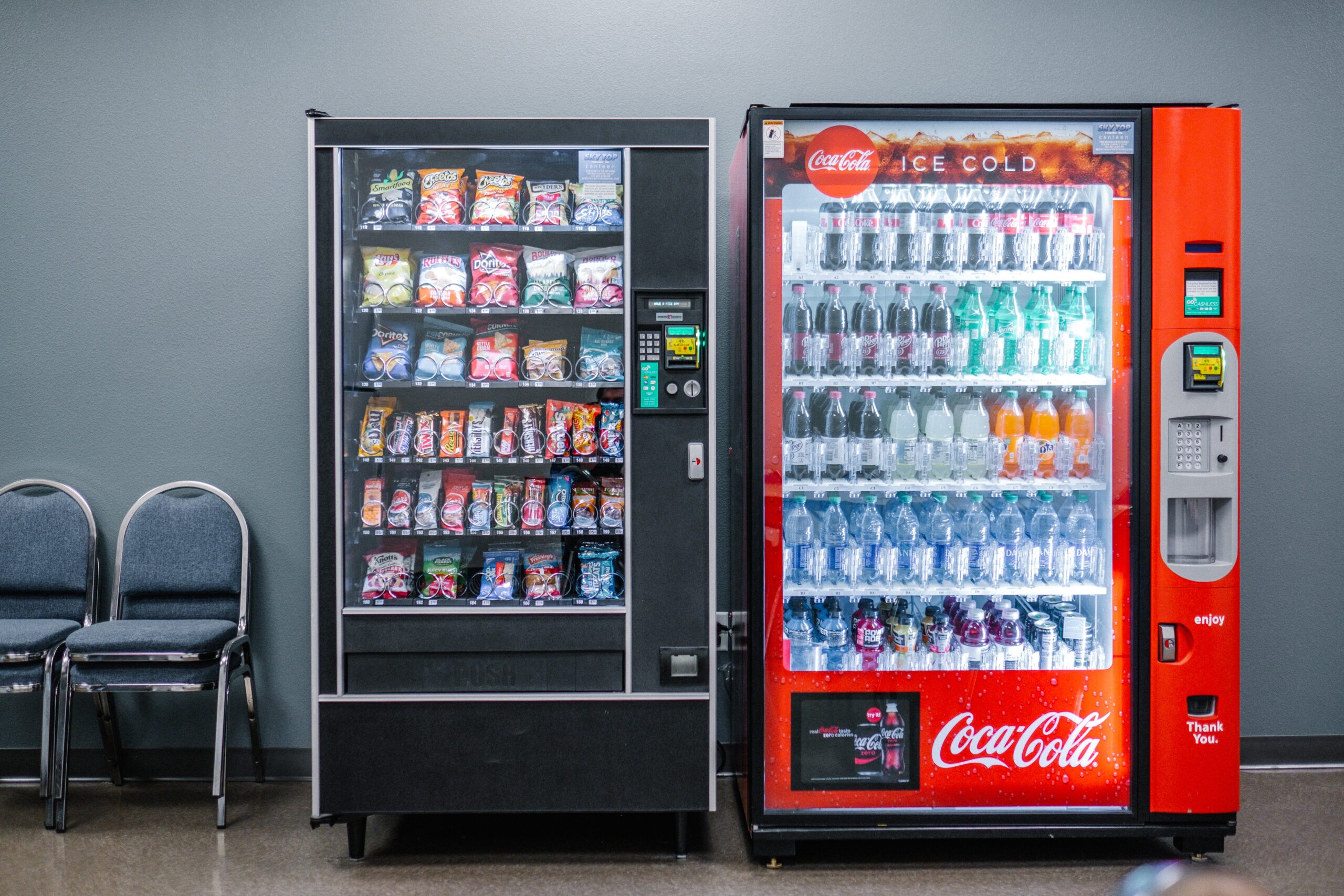 Vending machine. Торговый автомат. Холодильник Coca Cola. Самый большой торговый автомат в мире.